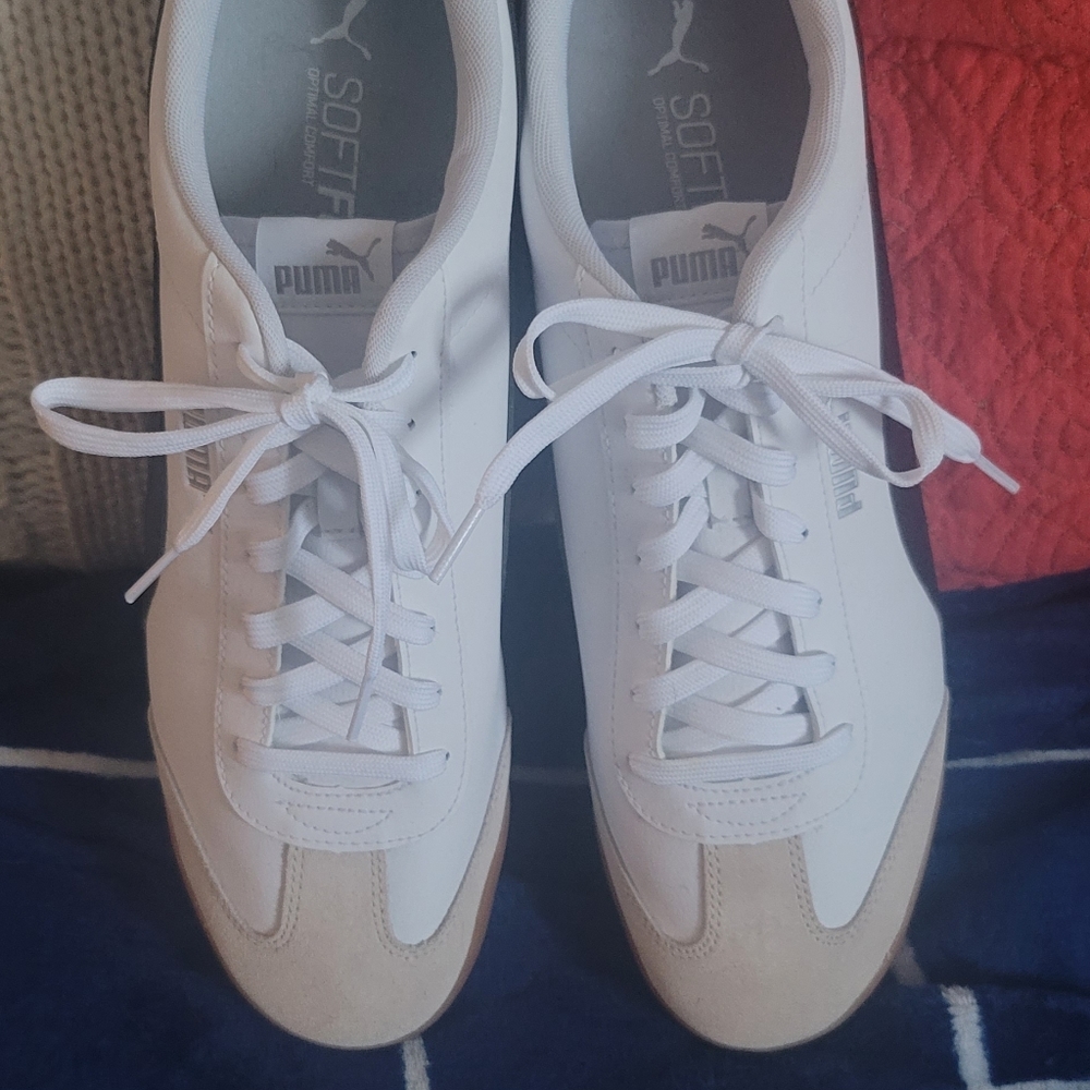 Brand New Never Worn Men's Adidas Turino sneakers size 14